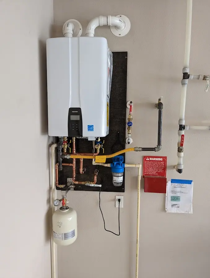 Professional plumber installing copper piping in a Pascagoula home